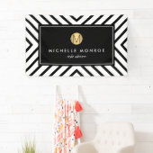 Retro Mod Schwarz und Weiß Muster Gold Monogramm Banner (Insitu)