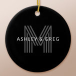 Retro Modern Name/s Editable Monogramm Schwarz & G Keramik Ornament<br><div class="desc">Stilvoll anpassbares Retro-modernes Monogramm,  bearbeiten,  wie Sie wollen!</div>