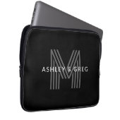 Retro Modern Name/s Editable Monogramm Schwarz & G Laptopschutzhülle (Vorne Rechts)