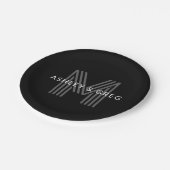 Retro Modern Name/s Editable Monogramm Schwarz & G Pappteller (Schrägansicht)
