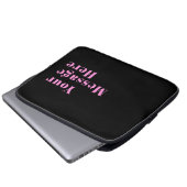 Retro-moderner bearbeitbarer Text | Schwarz & Pink Laptopschutzhülle (Vorne Knopf)