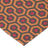 Retro modernes orange rotbraunes Hexagon-Muster Tischdecke (Schrägansicht)