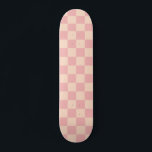 Retro Modernes Prüfmuster rosa Creme Skateboard<br><div class="desc">Checked Pattern im Retro Karo in rosa Creme geprüft. Fun Design mit einer Vintagen zeitgenössischen Ästhetik. Cool und trendig. Von Kierkegaard Design Studio.</div>