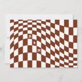 Retro Modernes Schachbrett Terracotta Save the Dat Einladung (Rückseite)