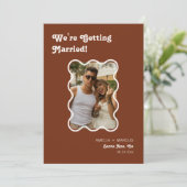 Retro Modernes Schachbrett Terracotta Save the Dat Einladung (Stehend Vorderseite)