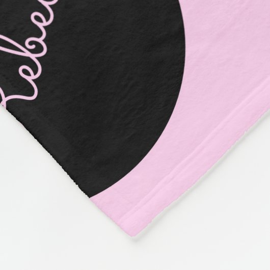 Retro-modernes Schwarz & Pink Polka Dot Design Fleecedecke (Ecke)