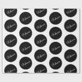 Retro-modernes Schwarz-Weiß-Polka-Dotdesign Geschenkpapier (Flach)