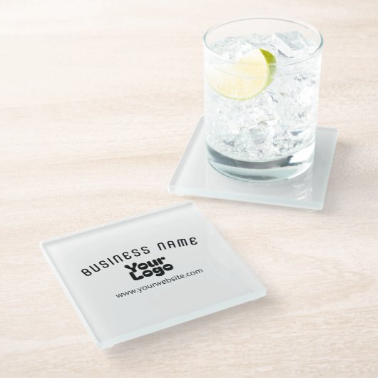 Retro-Modernes Weiß und Schwarz-Logo hochladen (ed Glasuntersetzer (Schrägansicht)