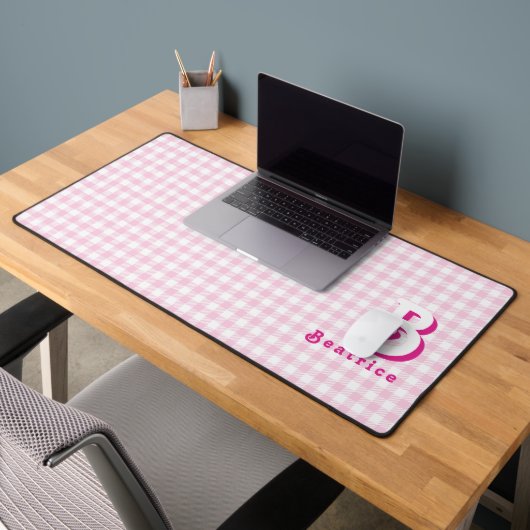 Retro Monogramm Elegant Minimal Kariert Rosa und W Schreibtischunterlage (Büro 2)