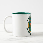 Retro Mountain Watch Quote Zweifarbige Tasse (Links)