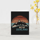 Retro Mountains New Zealand Karte (Gelbe Blume)