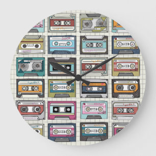 Retro-Musik-Kassette: Nostalgisches Symbol Große Wanduhr