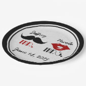 Retro Mustache Custom Wedding Pappteller (Schrägansicht)