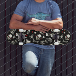 Retro-Muster für Schwermetalle Skateboard