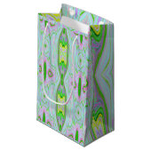 Retro-Muster in Abstrakt rosa, Limettengrün und Aq Kleine Geschenktüte (Vorderseite Schrägansicht)