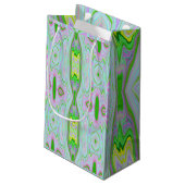 Retro-Muster in Abstrakt rosa, Limettengrün und Aq Kleine Geschenktüte (Rückseite Schrägansicht)