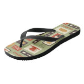 Retro-Muster mit Geschirr zum Frühstück Badesandalen (Schrägansicht)