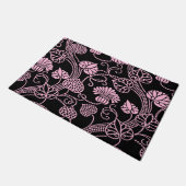 Retro-Muster rosa auf schwarz Fußmatte (Schrägansicht)