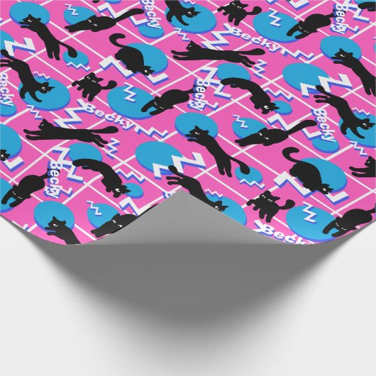 Retro Name Pink Geometric Memphis Pattern Cats Geschenkpapier (Ecke)
