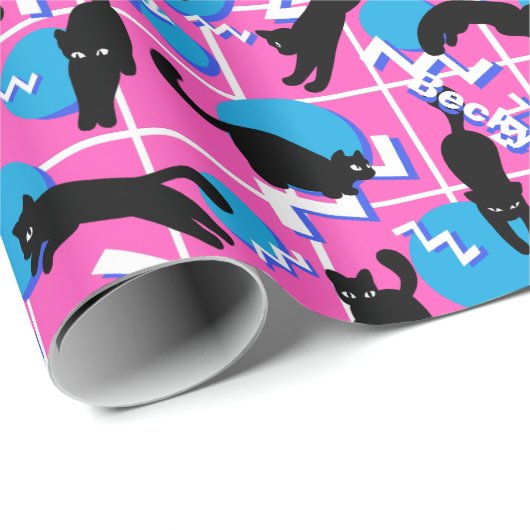 Retro Name Pink Geometric Memphis Pattern Cats Geschenkpapier (Rolleneckpunkt)