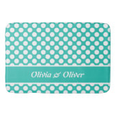 Retro Name Turquoise & White Polka Dot Muster Badematte (Vorderseite)