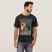 Retro Natural Born Gamer Funny T-Shirt (Vorne ganz)
