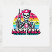 Retro Neon Skeleton Nurse � Funny Spooky Medical D Schaumweinetikett (Einzelnes Label)