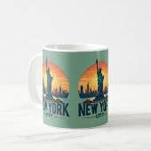 Retro New Yorker Skyline mit Freiheitsstatue Kaffeetasse (Vorderseite Links)