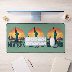 Retro New Yorker Skyline mit Freiheitsstatue Schreibtischunterlage