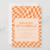 Retro Orange Abstract Check Wedding QR Code RSVP Einladung (Vorderseite)