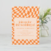 Retro Orange Abstract Check Wedding QR Code RSVP Einladung (Stehend Vorderseite)