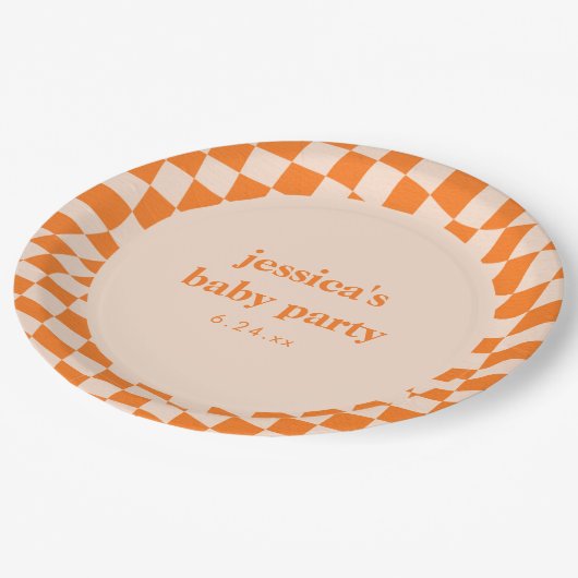 Retro Orange Abstract Checkerboard Baby Shower Pappteller (Schrägansicht)