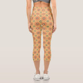 Retro Orange & Black Niedliches Abstraktes Blumenm Capri Leggings (Rückseite)