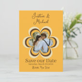 Retro Orange Blume Foto Hochzeit speichern das Dat Einladung (Stehend Vorderseite)