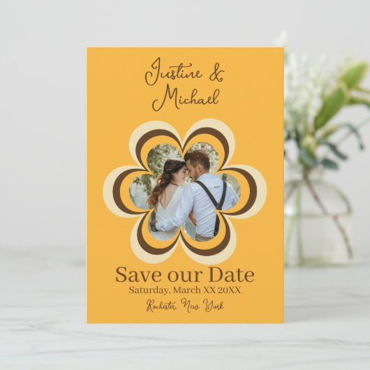 Retro Orange Blume Foto Hochzeit speichern das Dat Einladung (Stehend Vorderseite)