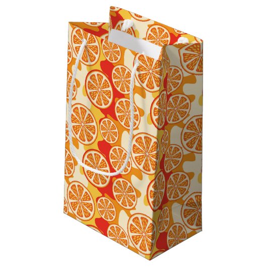 Retro Orange Citrus Muster Kleine Geschenktüte (Rückseite Schrägansicht)