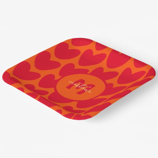 Retro Orange Groovy Red Hearts Name über Monogramm Pappteller (Gewinkelt)