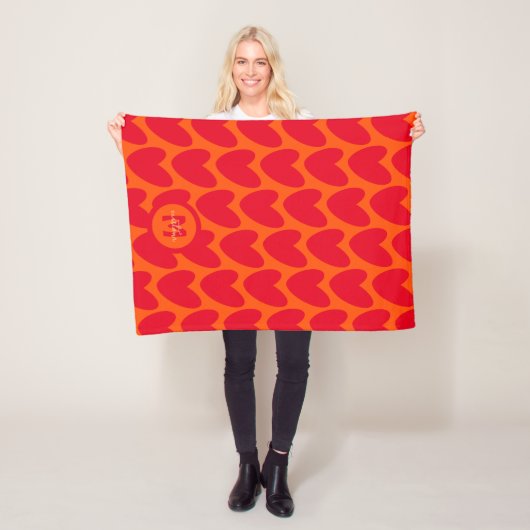 Retro Orange Groovy Rote Herzen Name Über Monogram Fleecedecke (Beispiel)