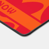 Retro Orange und Groovy Red Hearts Schreibtischunterlage (Ecke)