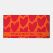 Retro Orange und Groovy Red Hearts Schreibtischunterlage (Vorderseite)