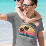 Retro Palm Tree Sunset Cruise Family Urlaub T-Shirt<br><div class="desc">Sie können den Stil dieses Shirts ändern, indem Sie Mehr > unter der Option Stil auswählen. Es kann personalisiert sein, in dem Bereich bereitstellen oder anpassen, indem Sie den Klick, um weitere Option anpassen und den Namen, Initialen oder Wörter ändern. Sie können auch die Textfarbe und den Textstil ändern oder...</div>