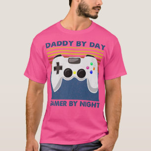 Retro-Papa bei Tag, Gamer bei Nacht Videospiel-Kon T-Shirt