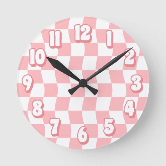 Retro Pastell Pink White Wavy Checkerboard Runde Wanduhr (Vorderseite)