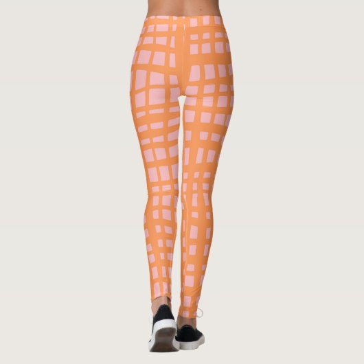 Retro pastellfarbene, orange und rosa Rastermuster Leggings (Rückseite)