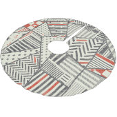 Retro-Patchwork: Abstrakte geometrische Gestaltung Polyester Weihnachtsbaumdecke (Schrägansicht)