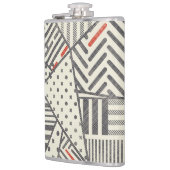 Retro-Patchwork: Abstraktes geometrisches Design Flachmann (Links)