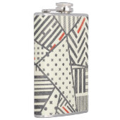 Retro-Patchwork: Abstraktes geometrisches Design Flachmann (Rechts)