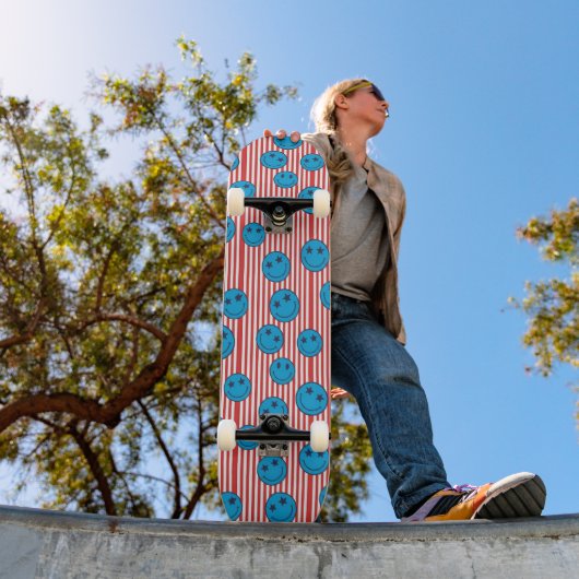 Retro Patriot Smiley Gesicht Skateboard (Außen 1)