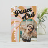 Retro Peace Out Hippy Foto Abschluss Einladung (Stehend Vorderseite)