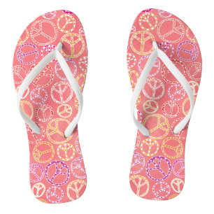 Retro Peace Signers Pattern auf Rosa Badesandalen